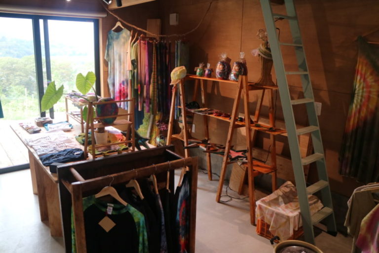 ワンドロップ併設のjalanjalan Store