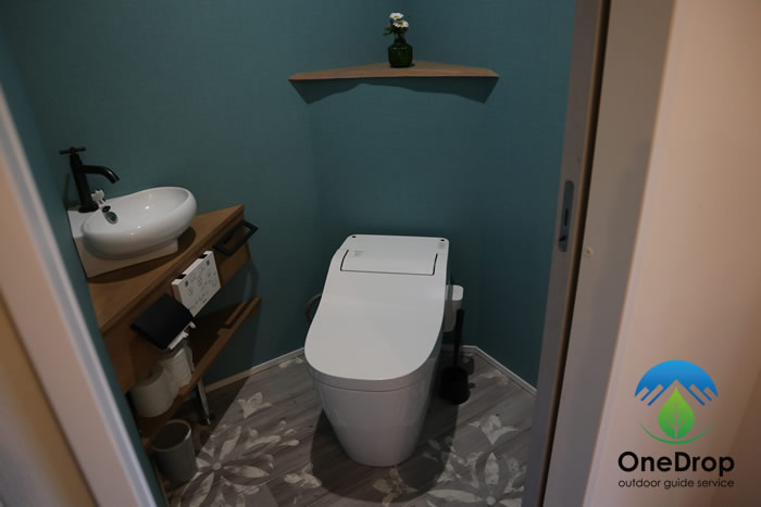 ウォシュレット完備のトイレを二つご用意してあります。／ワンドロップ