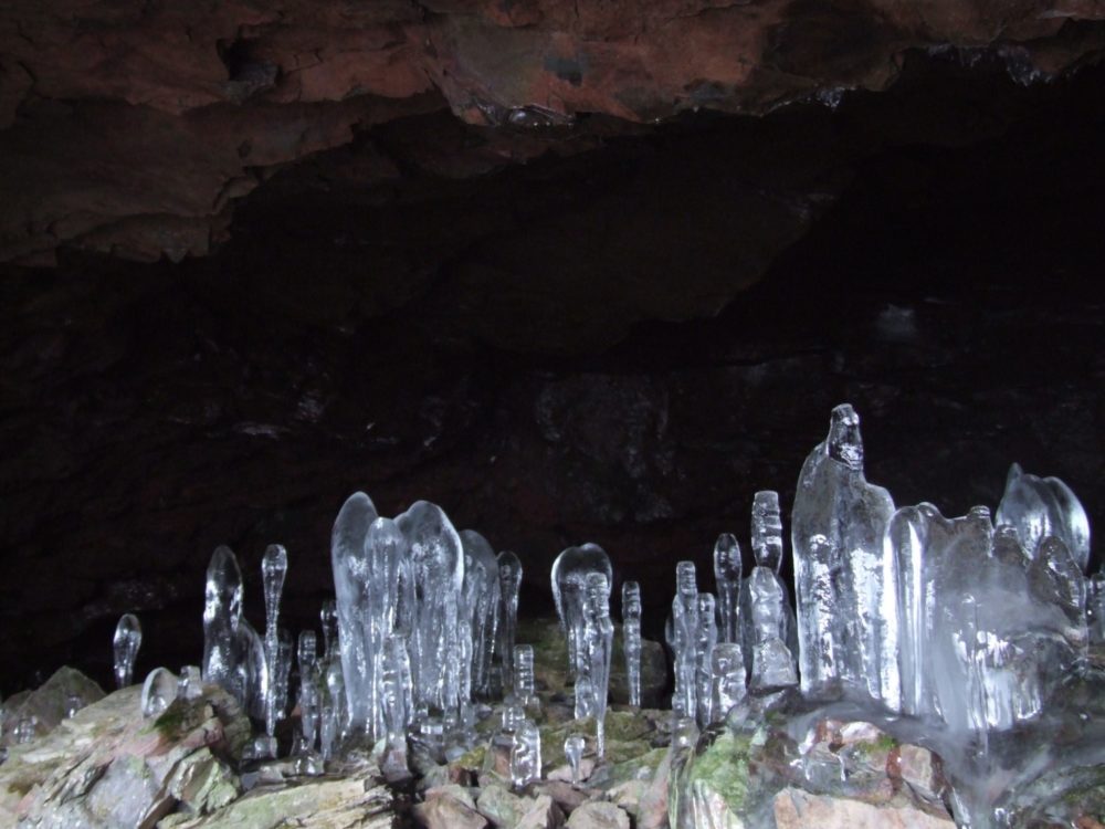 奇景「氷筍-ひょうじゅん」を見にスノートレッキング