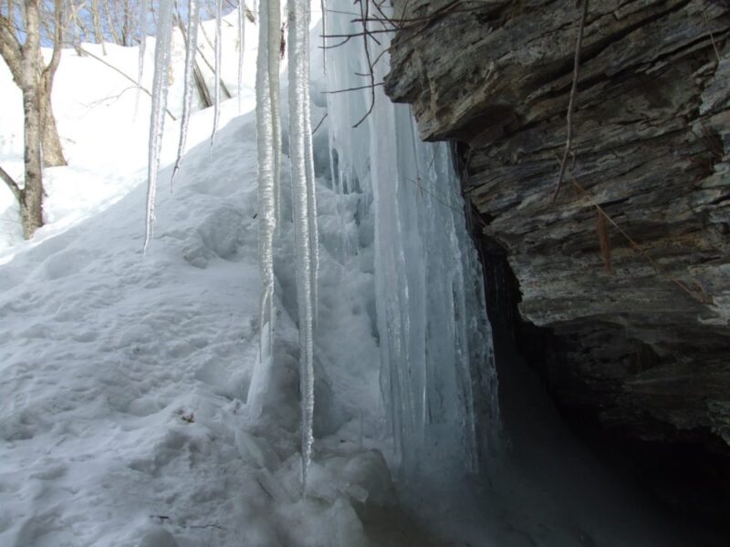 奇景「氷筍-ひょうじゅん」を見にスノートレッキング
