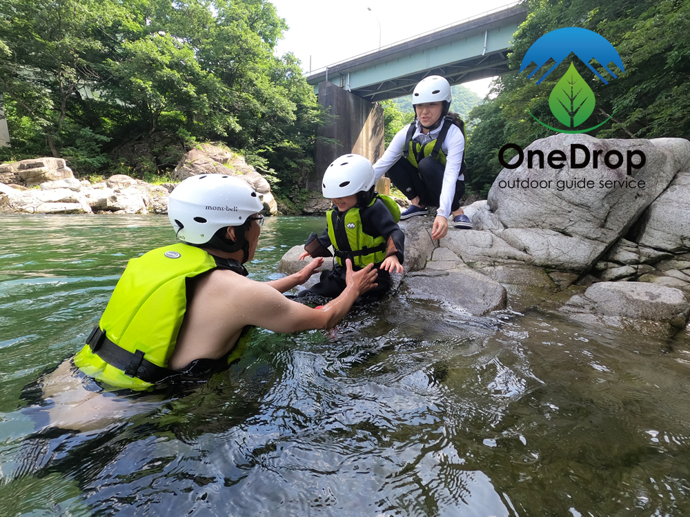 家族貸切で川遊びアドベンチャーツアー